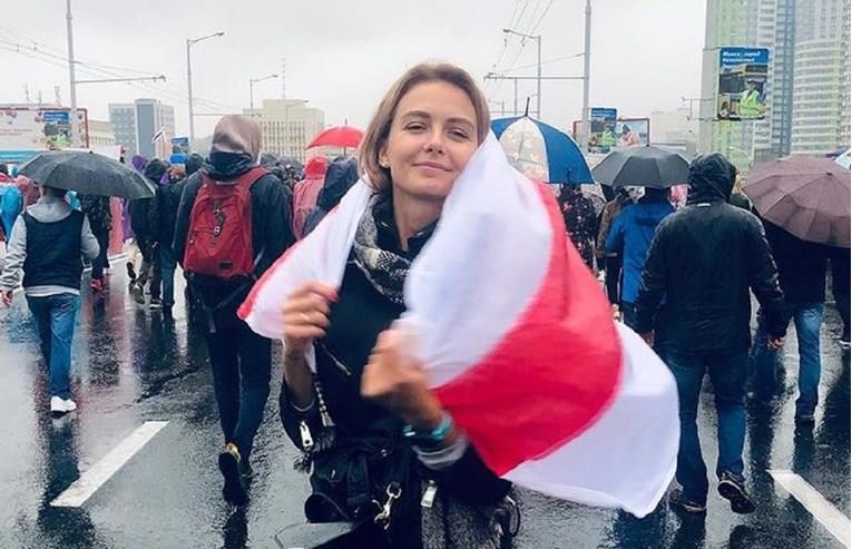 Поранешната Мис на Белорусија е пуштена по 42 дена во затвор (ФОТО)