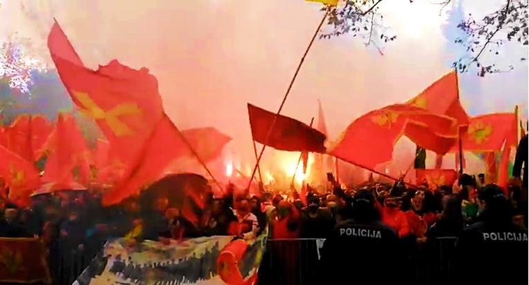 Новата црногорска влада сака да го смени законот за верски слободи,илјадници на протест (ВИДЕО)