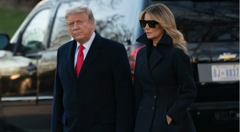 Трамп им се налути на модните магазини ,зашто ја игнорирале Меланија