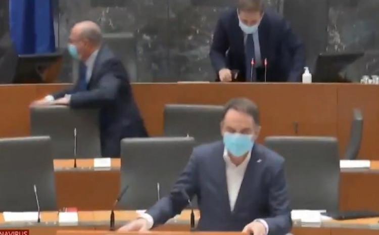 Видео: Пратениците во Словенија поради земјотресот бегаат од седница 