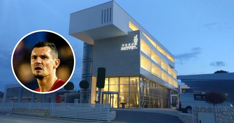 Хрватски репрезентативец им го понуди својот хотел на Јадранот на жителите на Петриња 