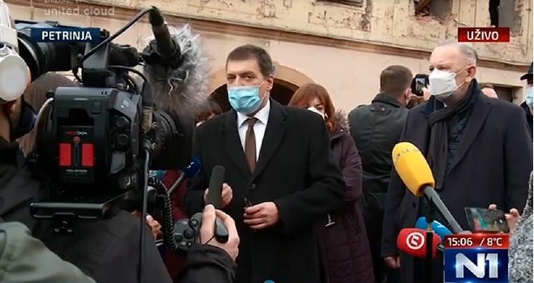 Еврокомесарот Ленарчич во Петриња: Не сте сами 
