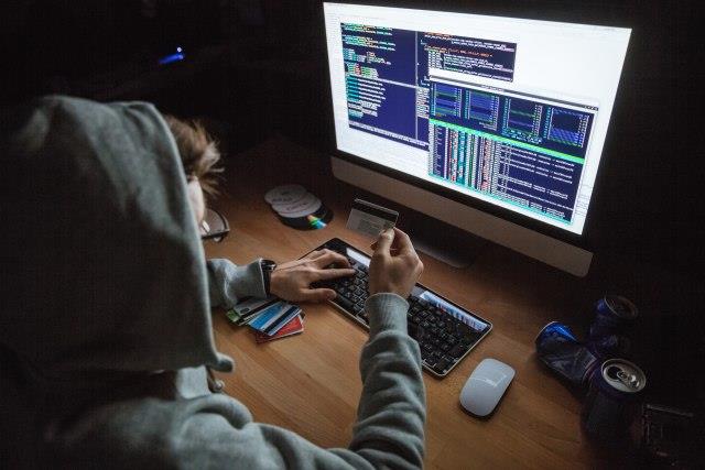 Хакер, кој ги лови безбедносните пропусти заработи 2 милиони долари 