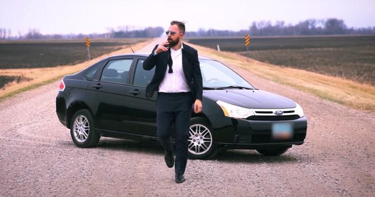 Снимил одличен спот за да го продаде стариот автомобил (ВИДЕО)