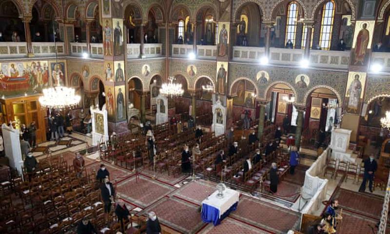 Грчката црква контра апелите за почитување на мерките против Ковид 19