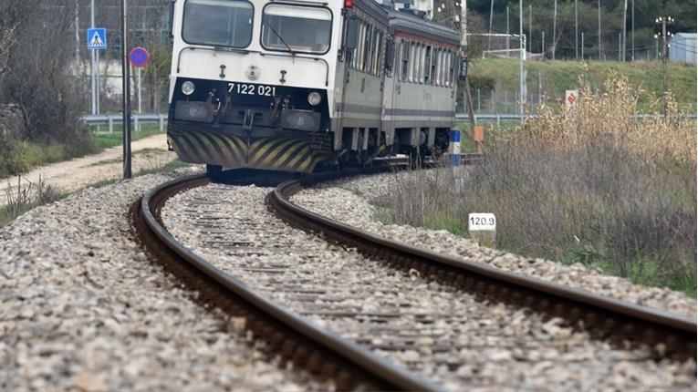Трагедија во Словенија: Девојче сакало да направи селфи пред воз 