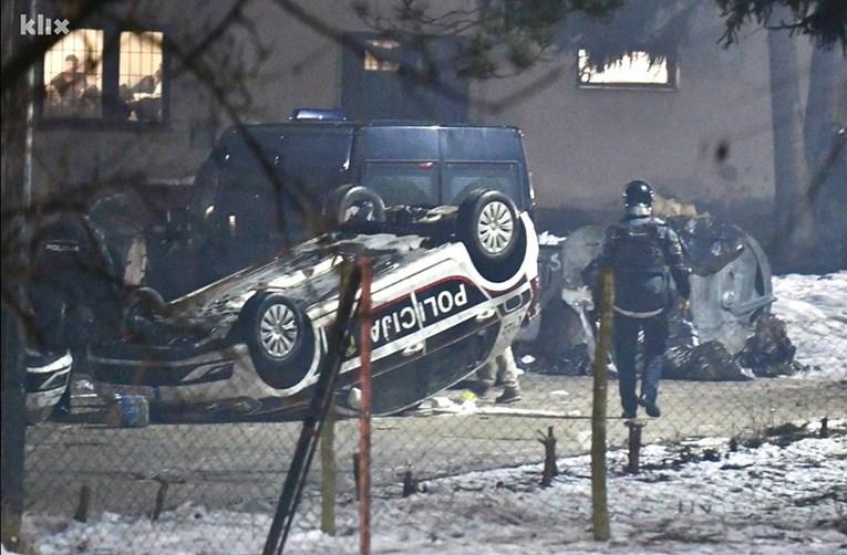 Голем судир меѓу мигрантите и полицијата во Сараево, има и повредени (ВИДЕО)