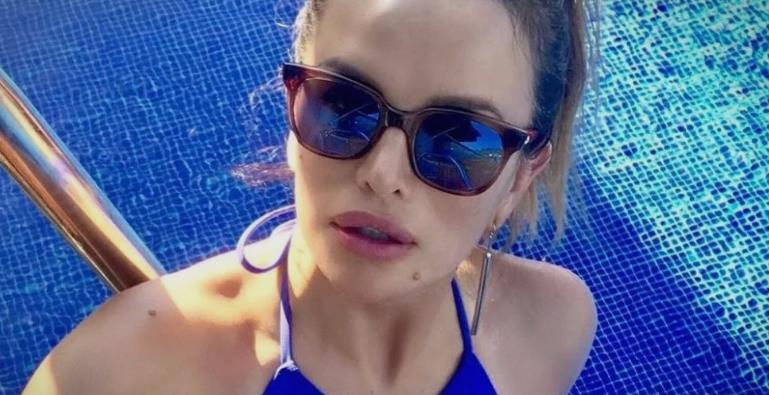 За Северина нема зима, таа позираше во бикини со необичен крој