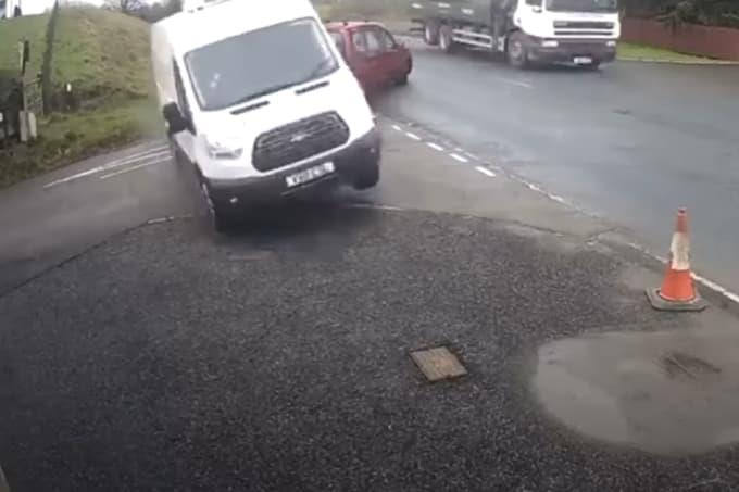 Видео: За влакно избегната страшна несреќа