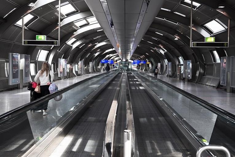 Ја гризнал кондуктерката во метро, но заборавил дека носи маска
