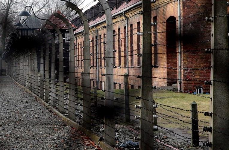 95- годишна старица, обвинета за нацистички злосторства ќе одговара пред суд за малолетници  