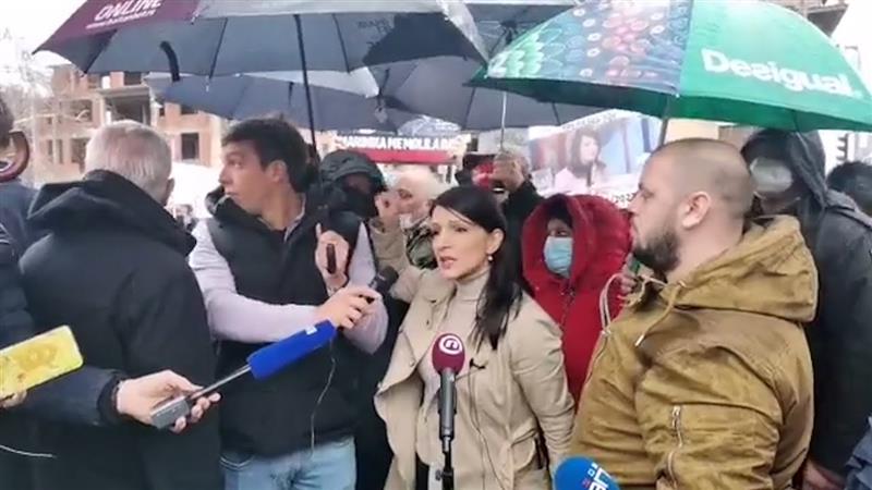 Српска политичарка доби кокошка во глава,кажала дека Вучиќ соработува со криминалци (ВИДЕО)