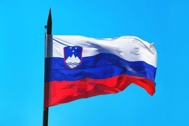 Влез во Словенија од утре само за вакцинирани лица и оние кои прележале ковид -19