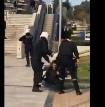 Полициско насилство во Атина: Повредени двајца полицајци и приведени 11 лица