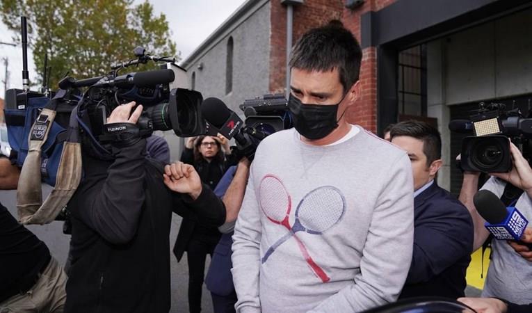 Наместо да и помогне на полицајка, ја снимал и се подбивал со неа додека умирала (ВИДЕО)