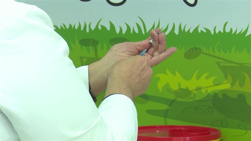 58 медицински лица од 4.800 вакцинирани примиле вакцина, па се заразиле 