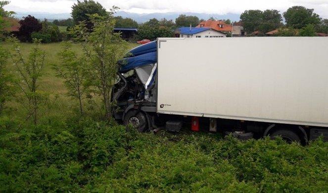 Фото: Сообраќајка во Хрватска, се превртел српски камион, 4 загинати