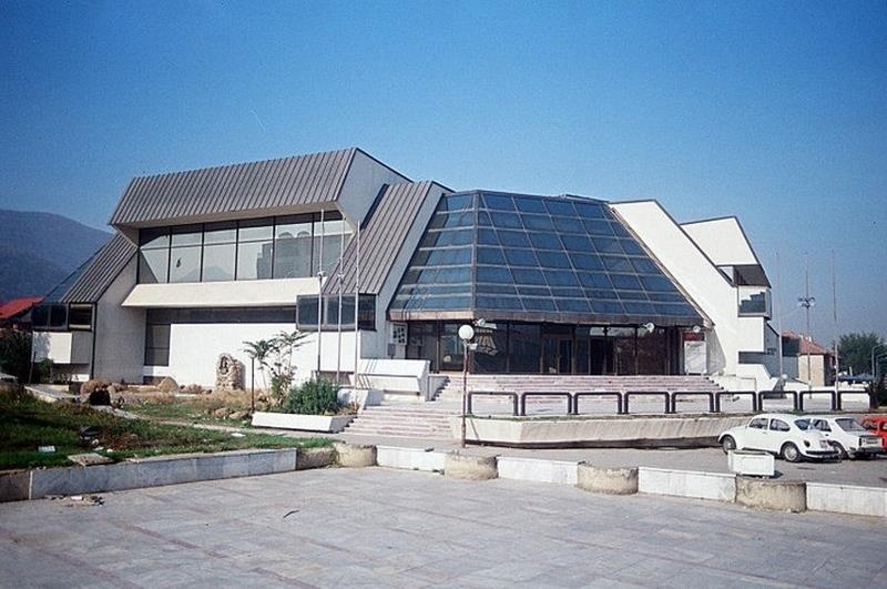 Актери од Струмичкиот театар побараа оставка од министерката за култура