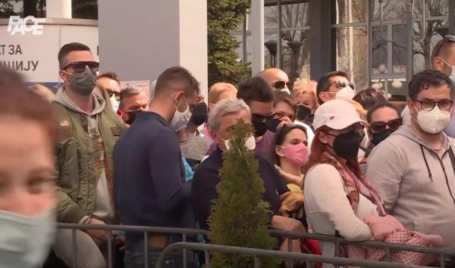 Во Ниш три пати повеќе луѓе од вчера, ги враќаат тие што немаат закажано за вакцина