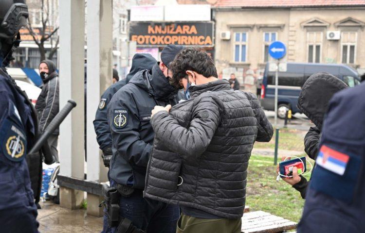 Во Србија се уапсени петмина антиваксери, едниот бил вакциниран 