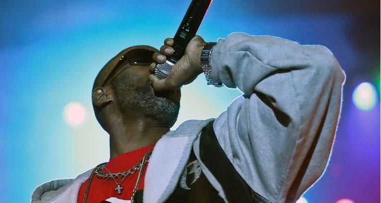 Раперот DMX е симнат од апарати за одржување во живот, и натаму е критично 