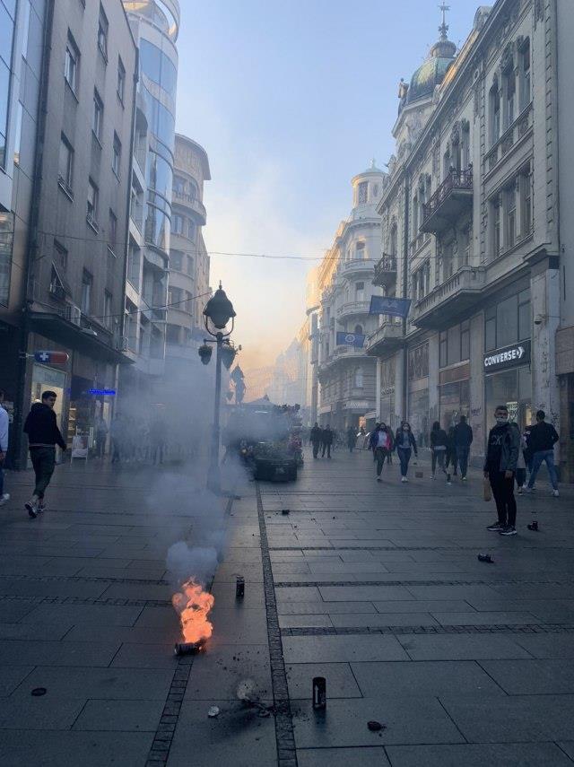 Видео: Кнез Михајлова во дим