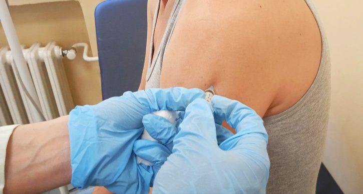 Во Србија пријавени 755 несакани реакции на вакцините против Ковид-19