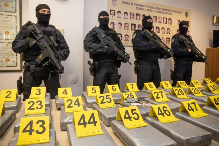 Половина тон кокаин се запленети во близина на Дубровник, немало кој да го земе