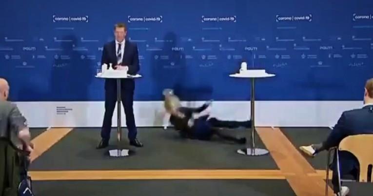 Шефицата на данската Агенција за лекови се онесвести среде прес конференција (ВИДЕО)