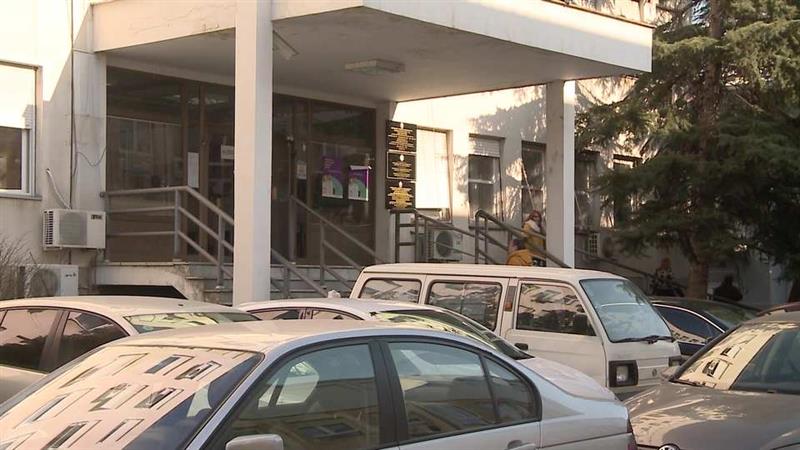 Комисијата за заразни болести одлучи  да ги продолжи рестриктивните мерки за една недела
