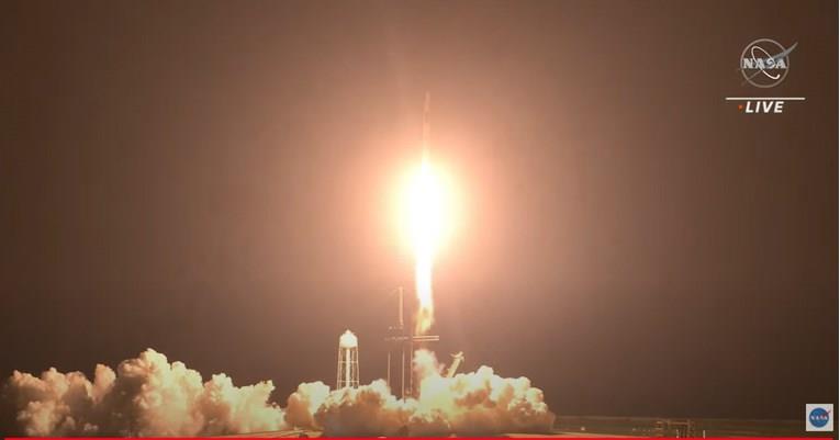 Космонаутите полетаа кон ИСС со леталото на SpaceX (ВИДЕО)