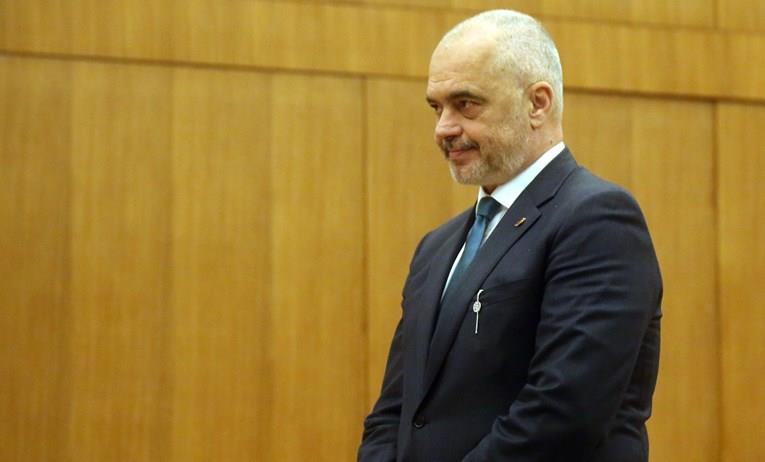 Рама се бори за трет мандат на денешните парламентарни избори во Албанија 
