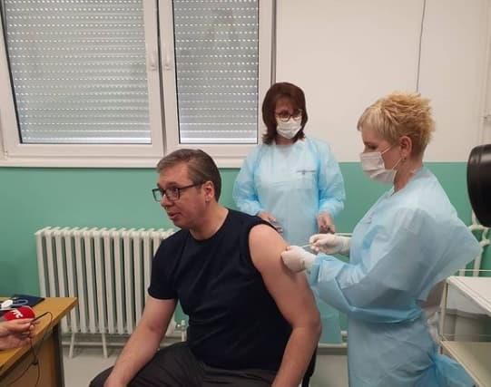 Видео: Вучиќ ја прими втората доза од вакцината против Ковид-19