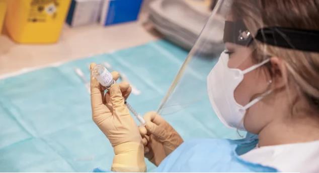 Во Србија досега само 890 несакани реакции на вакцини против ковид