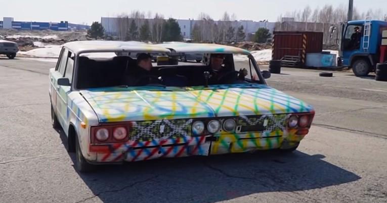 Завариле две Лади и тргнале на пат (ВИДЕО)
