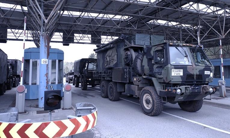 Во Хрватска пристигна моќниот американски ракетен систем (ВИДЕО)