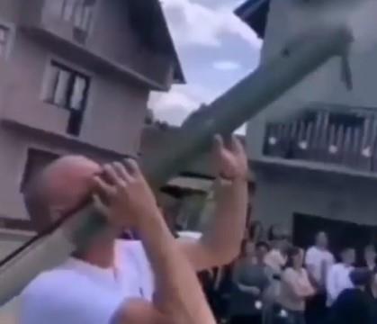 Со зоља пукаат во јаболко на свадба во Србија!?