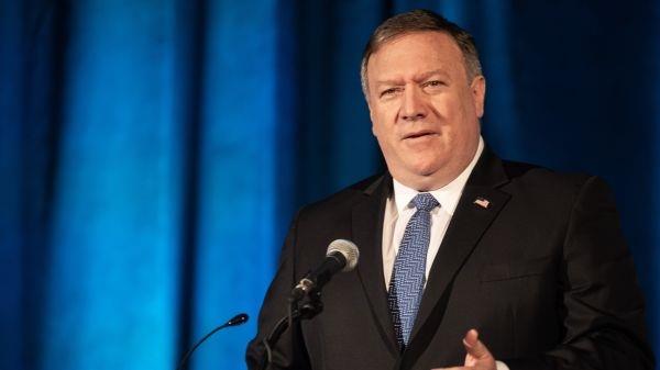 Сведок во процесот против Трамп го тужи Помпео за 1,8 милиони долари
