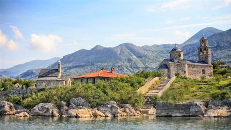 Македонска двојка осомничена за серија кражби во цркви во Црна Гора и Хрватска