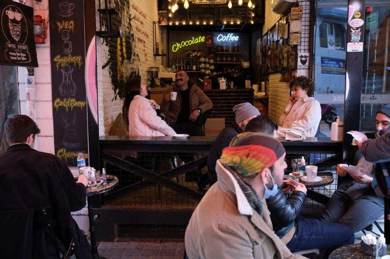 Турција ги олеснува мерките, се отвораат рестораните 