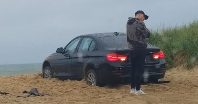 Каков баксуз: Новото БМВ му се заглави, а потоа и му се заклучила вратата (ВИДЕО)