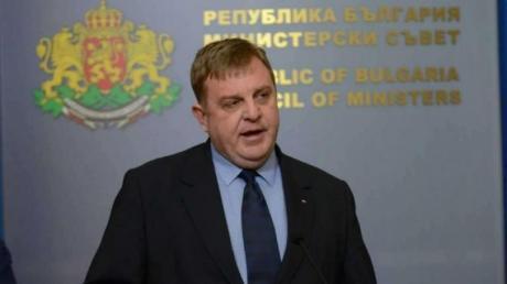 Каракачанов го критикува Борисов поради неговиот став пред премиерот Заев