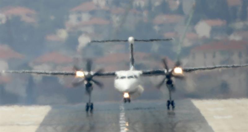 Поради дојава за поставена бомба, принудно слета патнички авион на аеродромот во Сплит