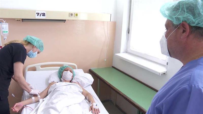 Двајцата пациенти по трансплантацијата на бубрезите се во добра состојба