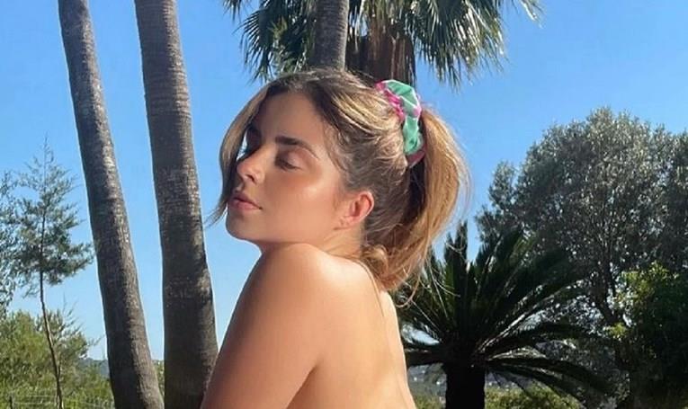 Деми Роуз ги воодушеви фановите со целосно гола снимка (ФОТО)