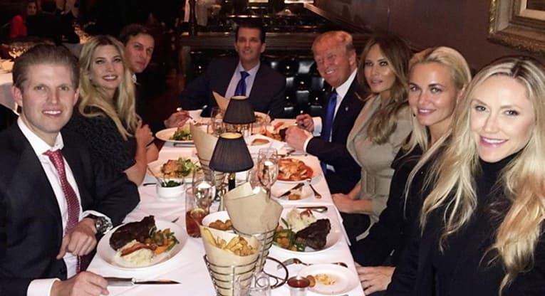 Новинар открил како живее семејството Трамп: Ги гледаат како животни во зоолошка 