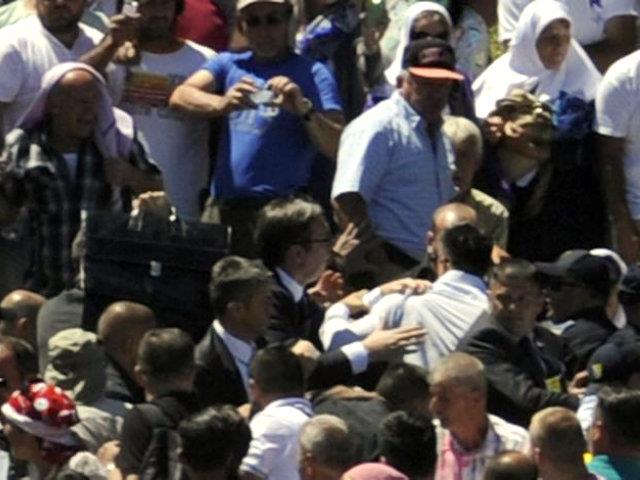 Брнабиќ: Скандалозно е што никој не одговараше за нападот врз Вучиќ во Сребреница (ВИДЕО)