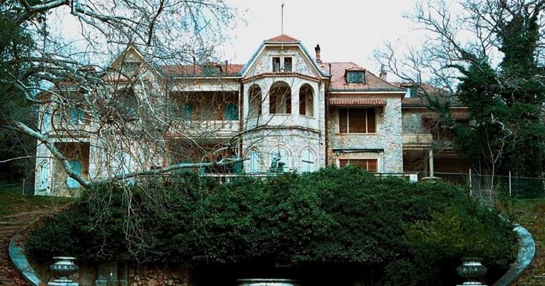 Илјадници шишиња со скапи вина се откриени во кралската палата во Грција 