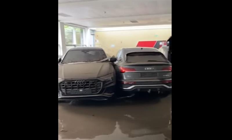 Видео: Поплавата уништи голем број нови Ауди автомобили во Германија