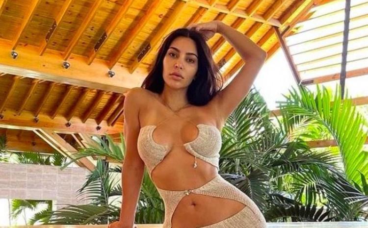 Ким Кардашија објави свои стари фотографии, фановите забележија дека се променија